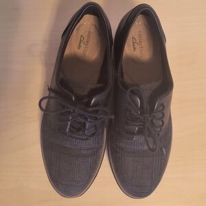 Clarks 5 1/2 Black Oxfords Plaid Toe